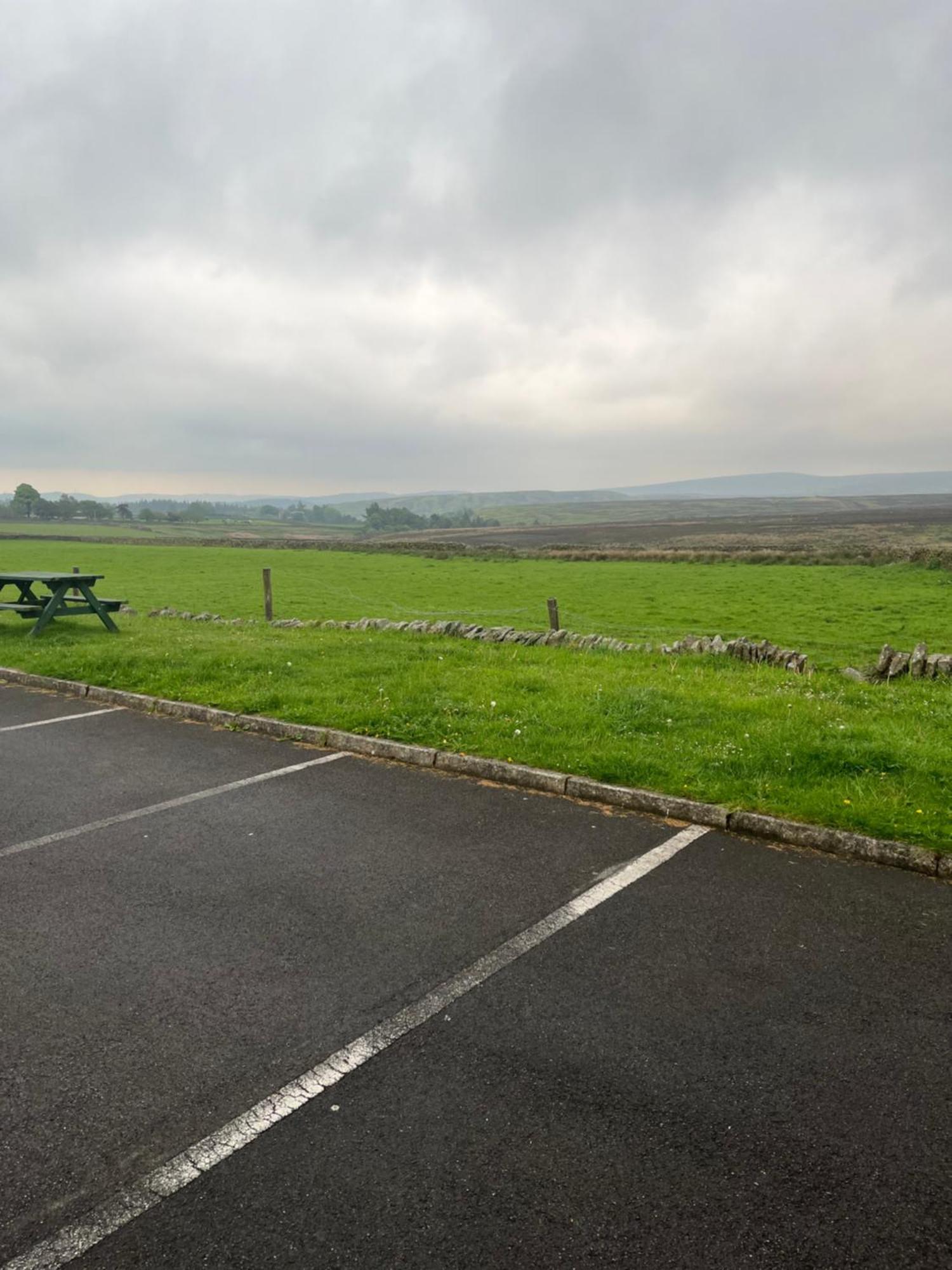 The Dog And Partridge Hotel Langsett Екстериор снимка